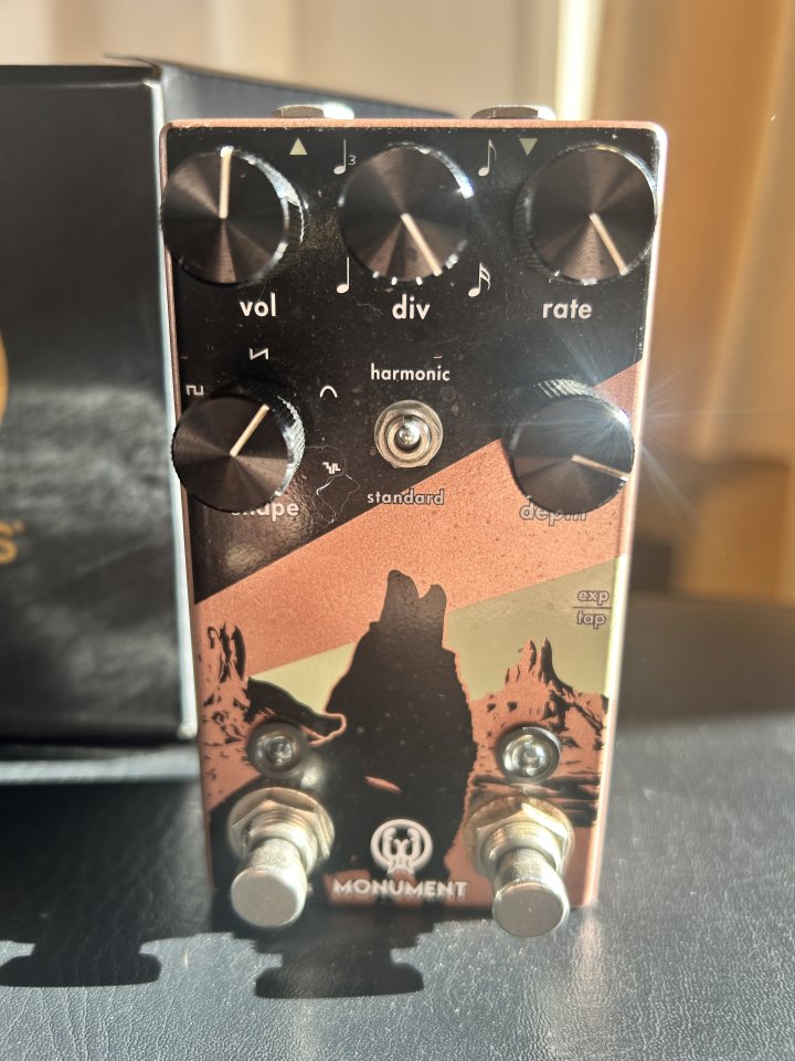 Walrus Monument Harmonic Tremolo