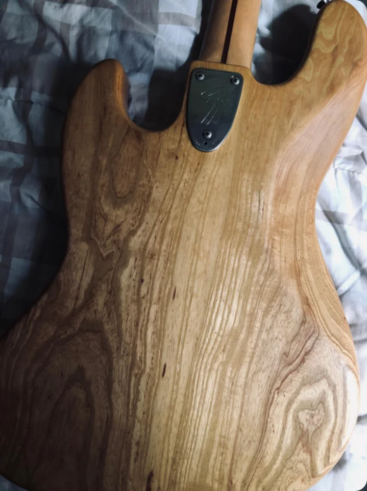 Bajo Fender Jazz Bass RI 75 Japan 1994