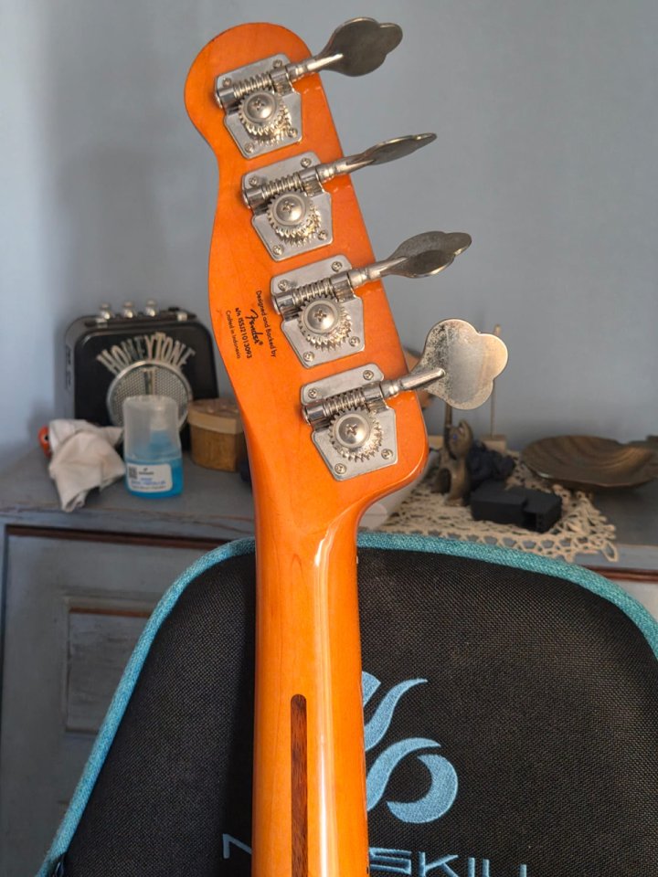 Squier Classic Vibe '50s Precision Bass de segunda mano · Foto 5 de 6 · Valencia · 300 €