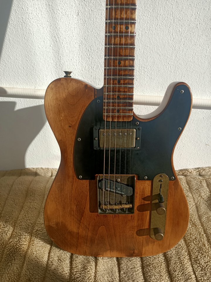 Guitarra tipo Telecaster de segunda mano · Foto 5 de 10 · Cádiz · 2000 €