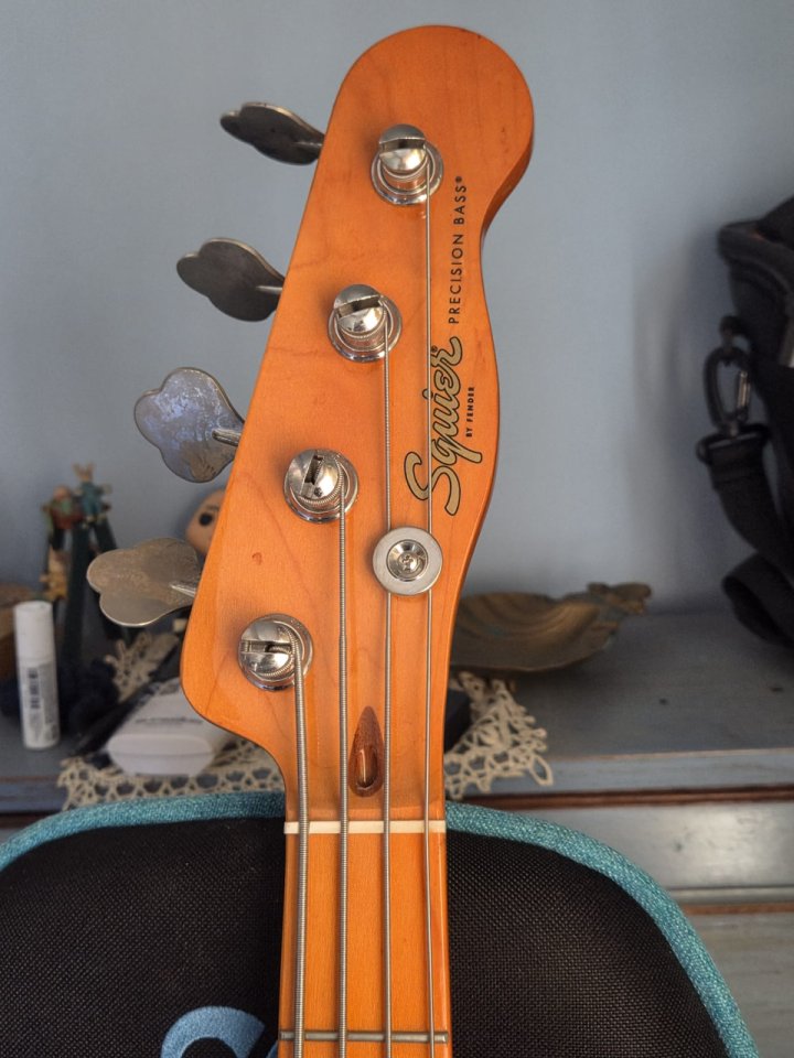 Squier Classic Vibe '50s Precision Bass de segunda mano · Foto 6 de 6 · Valencia · 300 €
