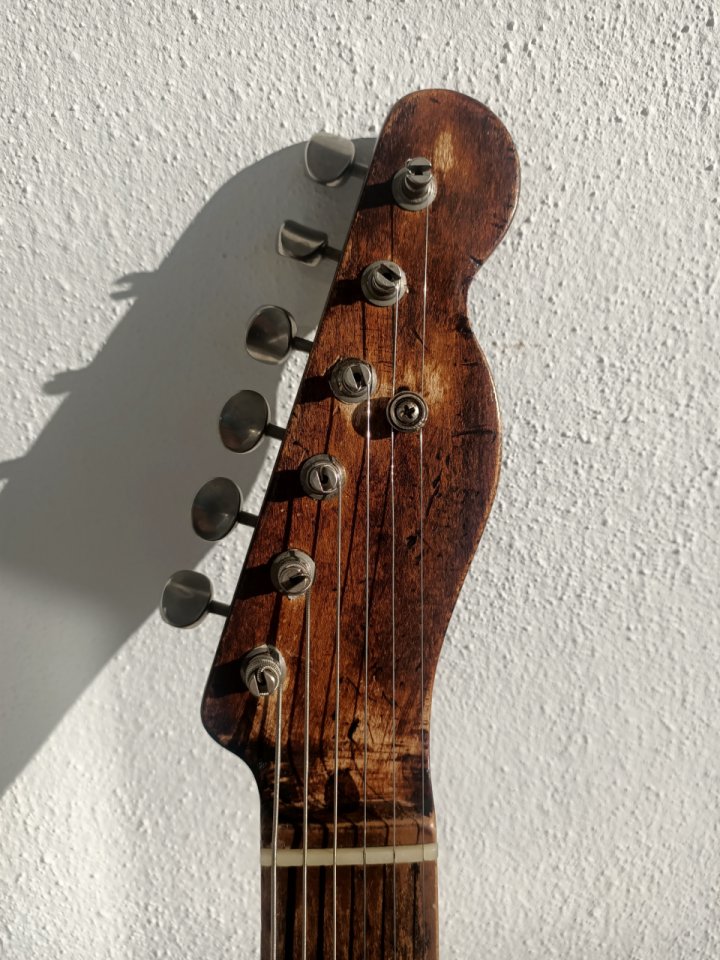 Guitarra tipo Telecaster de segunda mano · Foto 7 de 10 · Cádiz · 2000 €