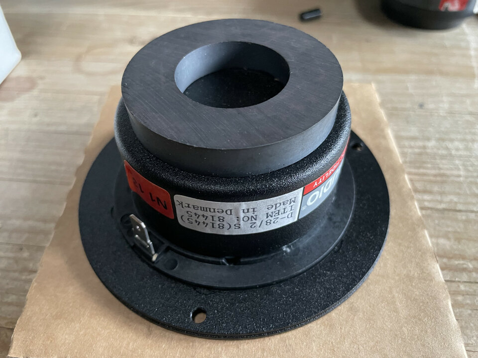 Altavoces Dynaudio D28/2 Tweeters + otra unidad marca HI/VI Research de segunda mano · Foto 3 de 10 · Guadalajara · 70 €