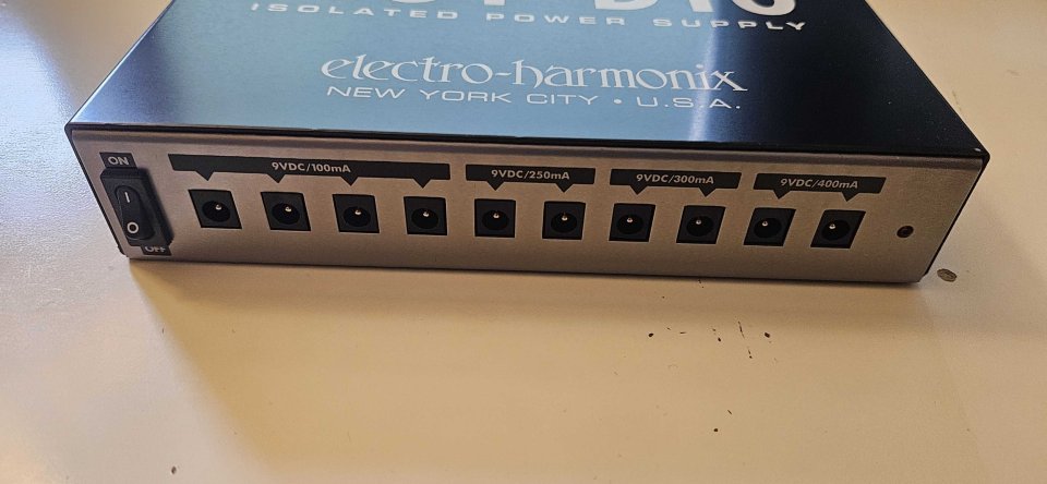 Fuente de alimentación ELECTRO HARMONIX MOP-D10