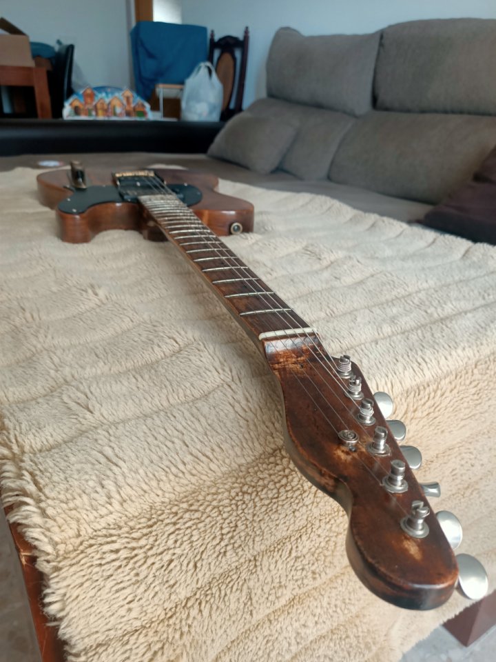 Guitarra tipo Telecaster de segunda mano · Foto 9 de 10 · Cádiz · 2000 €