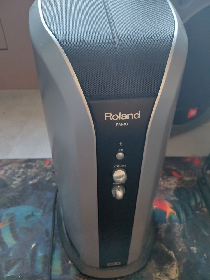 Batería electrónica Roland TD-4 con mejoras de segunda mano · Foto 3 de 10 · León · 1100 €