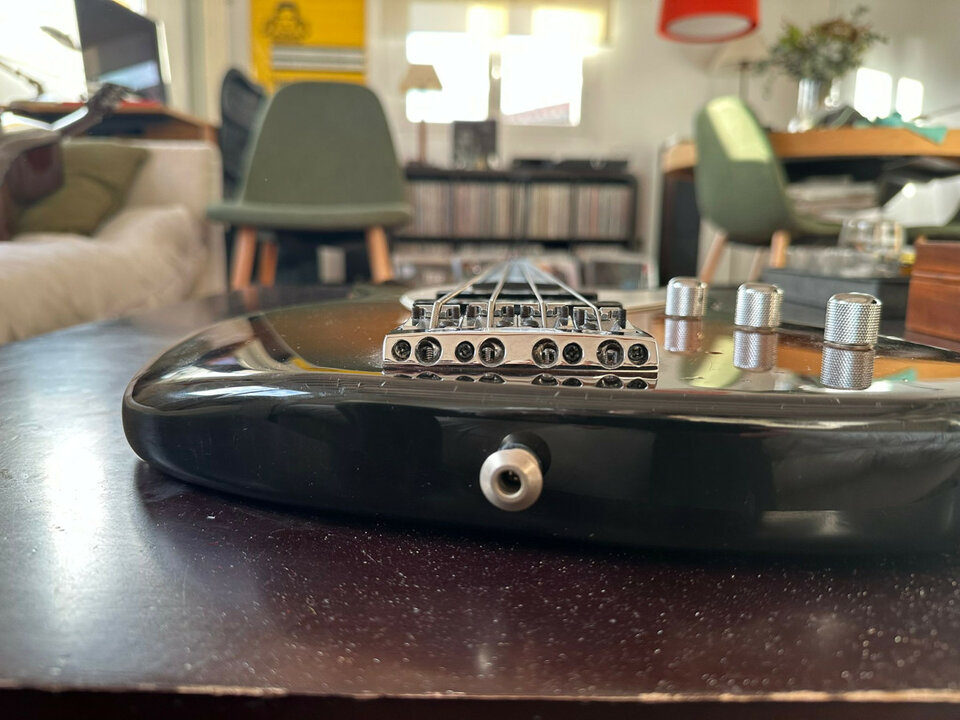 Bajo fretless Hamer CruiseBass 1996