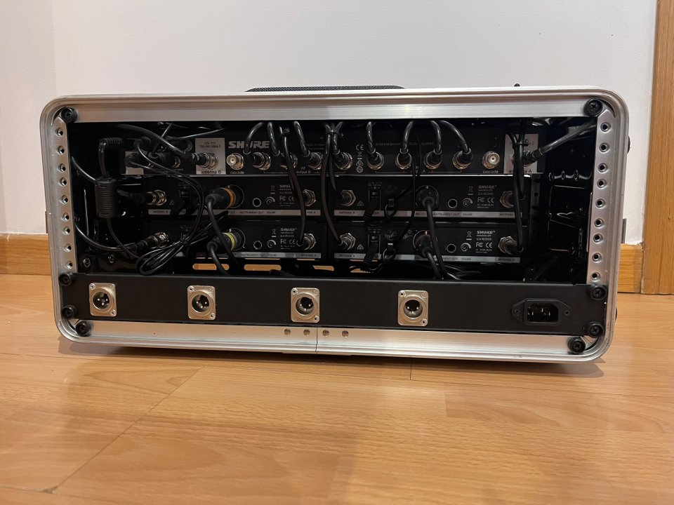 Sistema inalámbrico Shure profesional de segunda mano · Foto 1 de 5 · Madrid · 2500 €