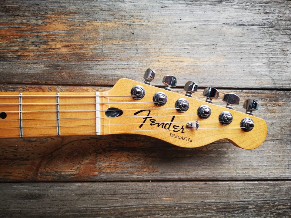 2021 Fender Player Plus Telecaster w/ Maple Fretboard and Fishman Piezo Bridge - Aged Candy Apple Red de segunda mano · Foto 9 de 10 · Huelva · 790 €