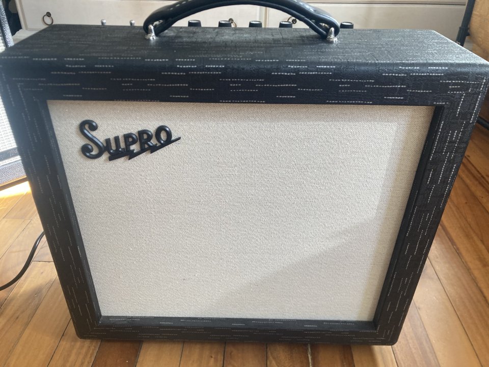 SUPRO AMULET 1x10" de segunda mano · Foto 1 de 3 · Cantabria · 800 €