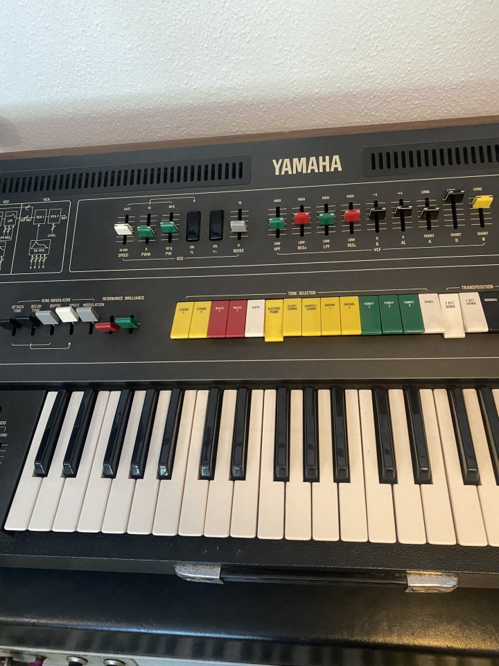 Yamaha CS-50 de segunda mano · Foto 4 de 5 · Málaga · 5800 €