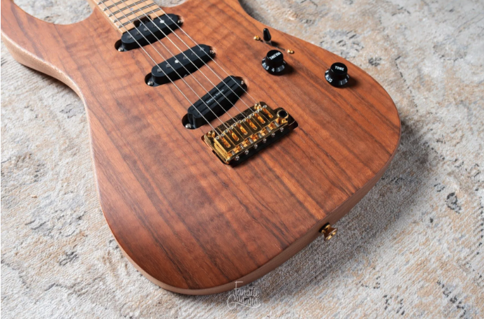 CHARVEL PRO MOD DK 22 WALNUT- 2,9 kg!!! (mejorada pastillas y electrònica)
