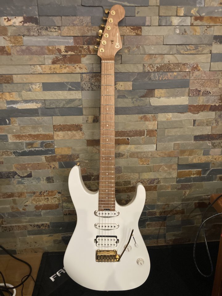 Charvel Pro-Mod DK24 HSS Snow White de segunda mano · Foto 1 de 10 · Barcelona · 900 €