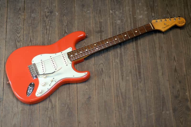 Fender Chris Rea Signature Stratocaster 1999 Faded Fiesta Red de segunda mano · Cádiz · 580 €