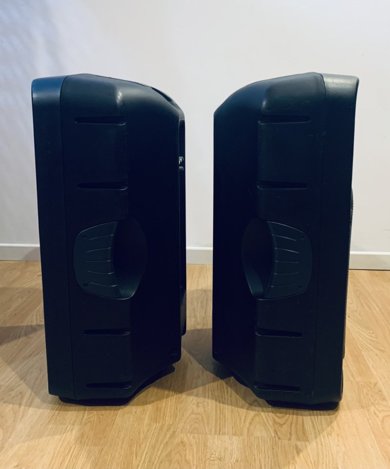 Behringer B115D / Altavoces activos