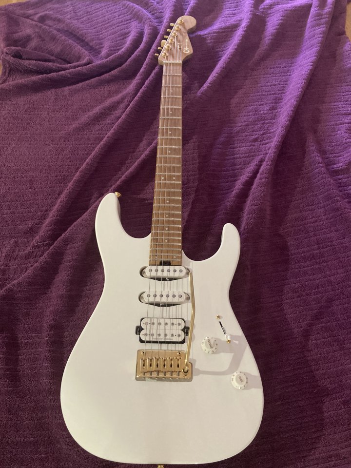 Charvel Pro-Mod DK24 HSS Snow White de segunda mano · Foto 2 de 10 · Barcelona · 900 €