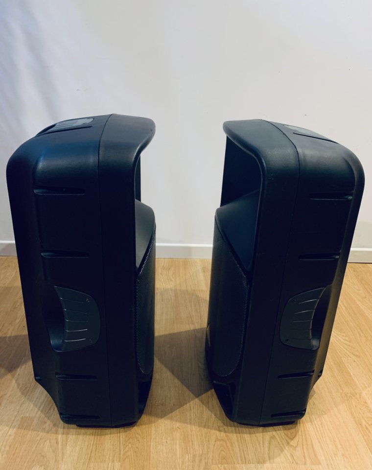 Behringer B115D / Altavoces activos