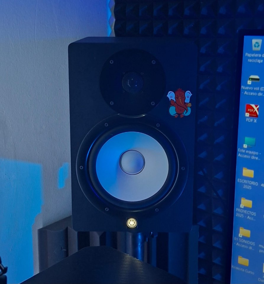 Pareja monitores de estudio Yamaha HS8 en color negro.