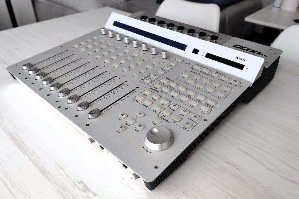 Icon QCon Pro USB MIDI/Audio 8-Fader Daw Controller + UMix 1008 White de segunda mano · Foto 1 de 5 · Málaga · 345 €