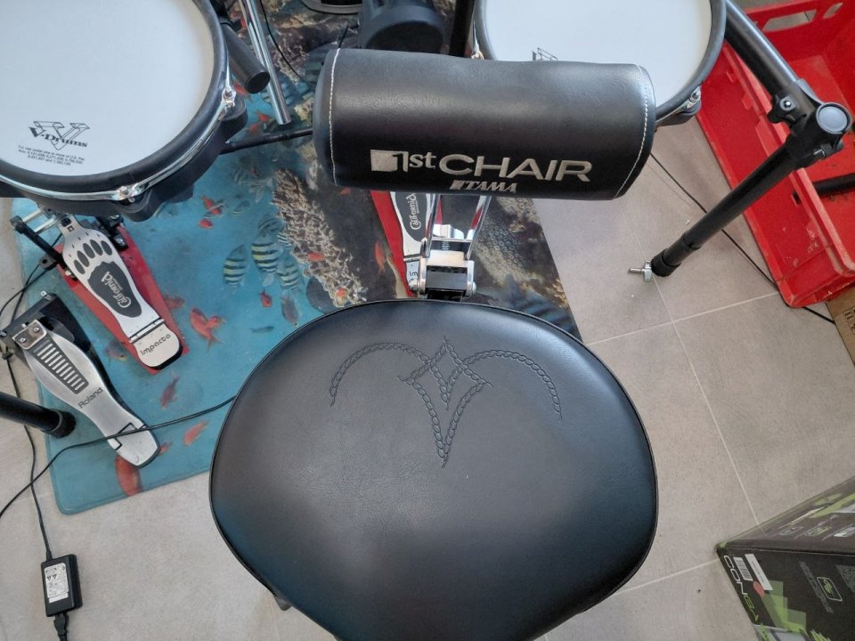 Batería electrónica Roland TD-4 con mejoras de segunda mano · Foto 7 de 10 · León · 1100 €