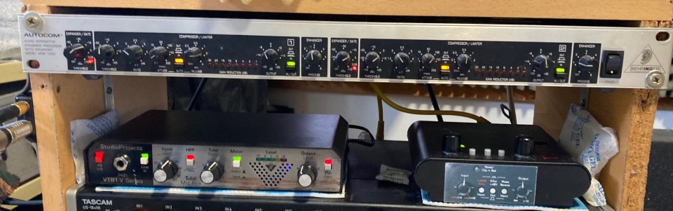 Behringer Autocom MDX 1200 de segunda mano · Foto 1 de 3 · Cantabria · 50 €