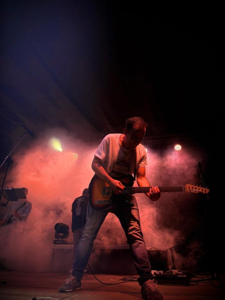 CLASES DE GUITARRA (Locales Underground)