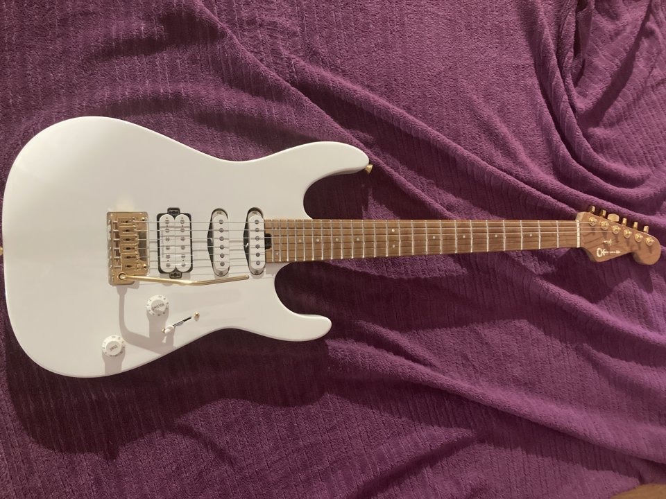 Charvel Pro-Mod DK24 HSS Snow White de segunda mano · Foto 4 de 10 · Barcelona · 900 €