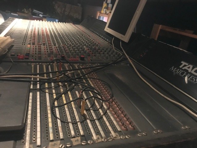 Mesa de mezclas analógica TAC Matchless de segunda mano · Foto 2 de 4 · Barcelona · 1800 €
