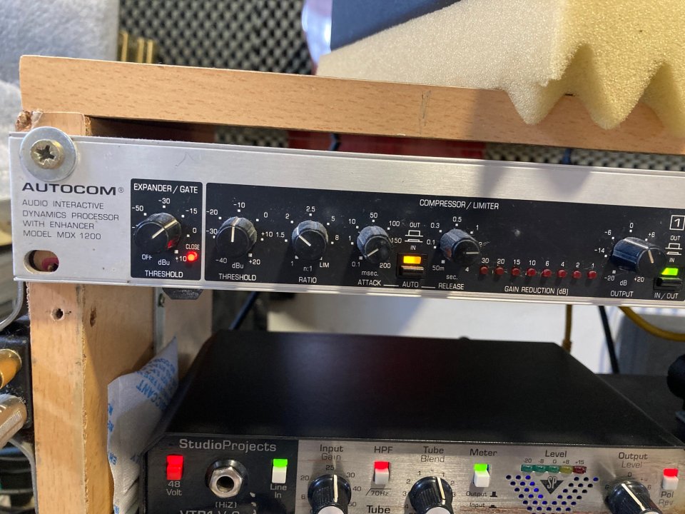 Behringer Autocom MDX 1200 de segunda mano · Foto 2 de 3 · Cantabria · 50 €