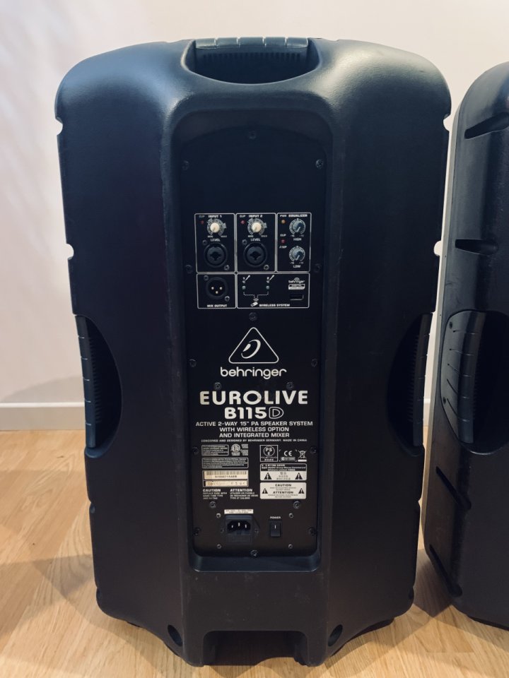 Behringer B115D / Altavoces activos