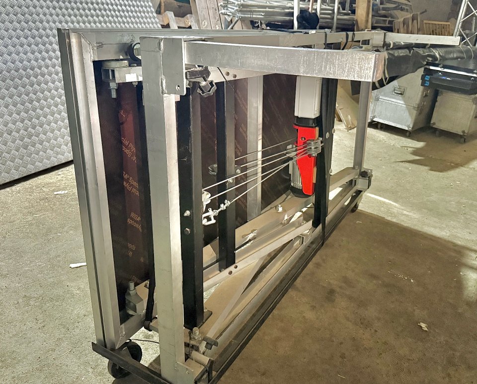 Tarima elevadora 2x1 metro a 1.8m altura