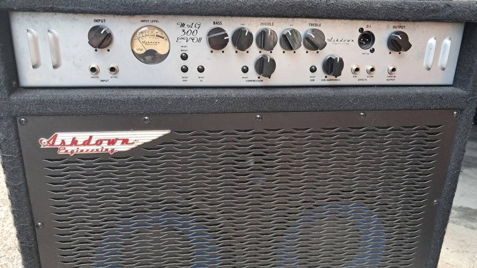 Amplificador de bajo ASHDOWN MAG300 EVO2 de segunda mano · Foto 1 de 2 · Barcelona · 240 €