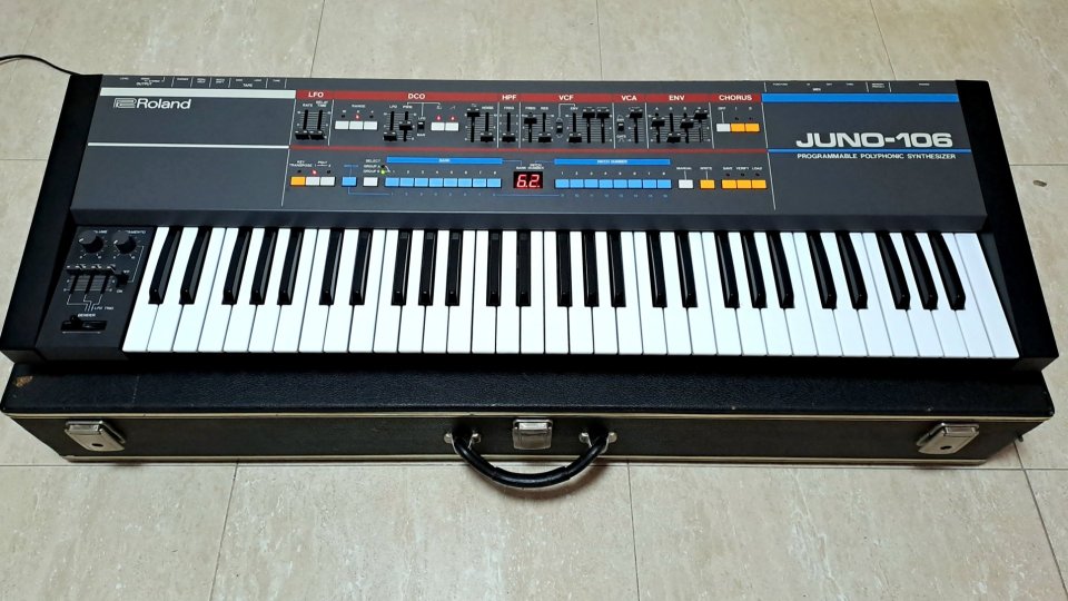 Roland Juno 106