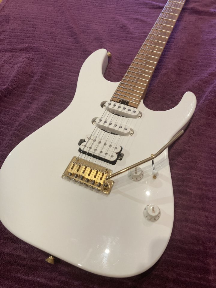 Charvel Pro-Mod DK24 HSS Snow White de segunda mano · Foto 9 de 10 · Barcelona · 900 €