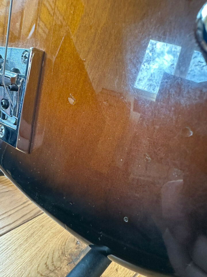 Bajo fretless Hamer CruiseBass 1996