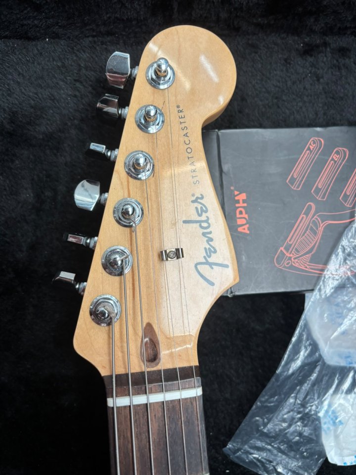 Fender Stratocaster Standard de segunda mano · Foto 4 de 5 · Madrid · 650 €