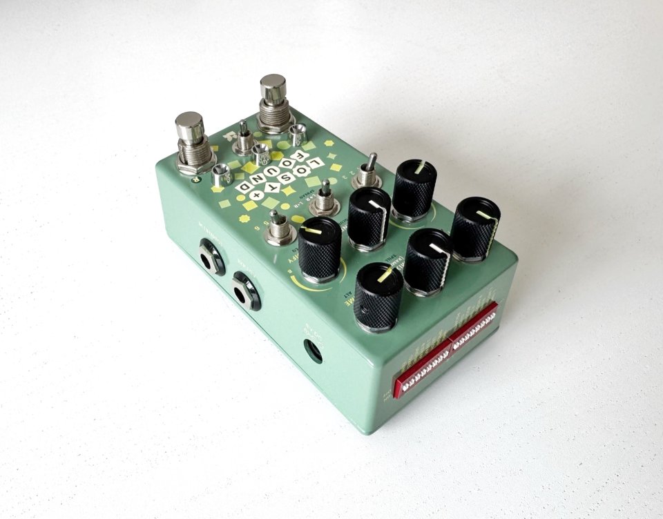 Chase Bliss Lost+Found x Hologram Chroma Console de segunda mano · Foto 2 de 3 · Badajoz
