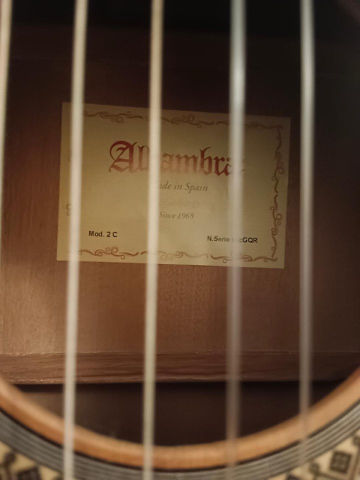 Guitarra Clásica Alhambra C2
