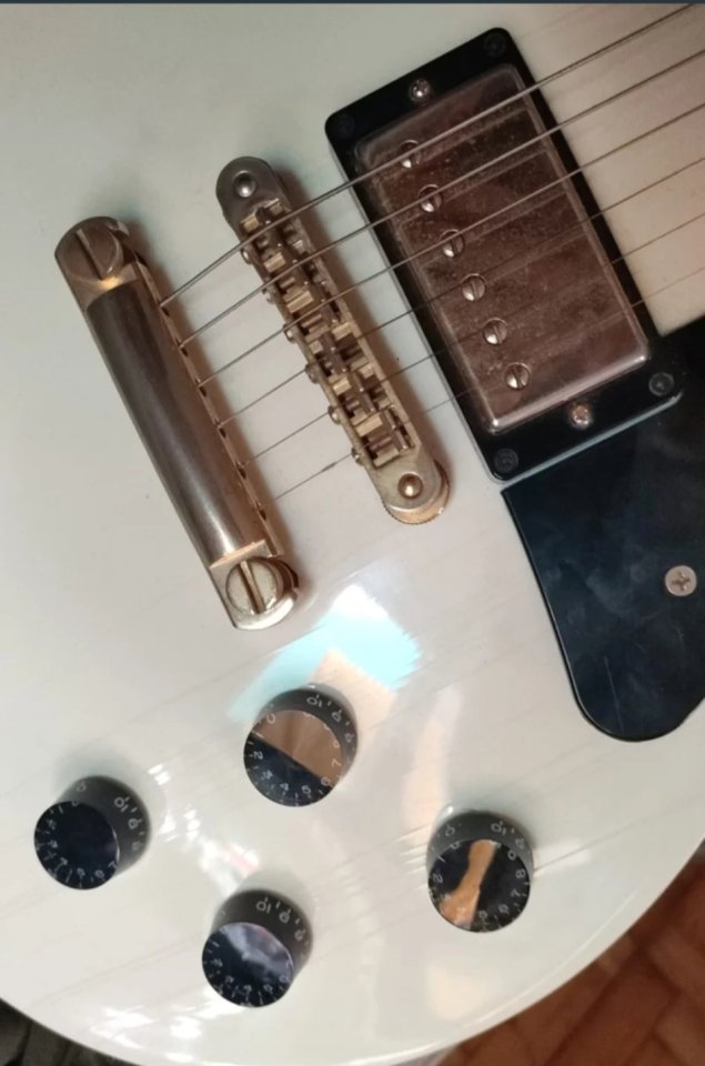 Gibson les paul studio Alpine white 2018