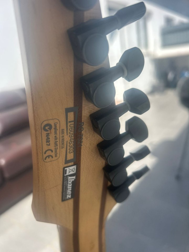 Ibanez RG7321 - 7 cuerdas
