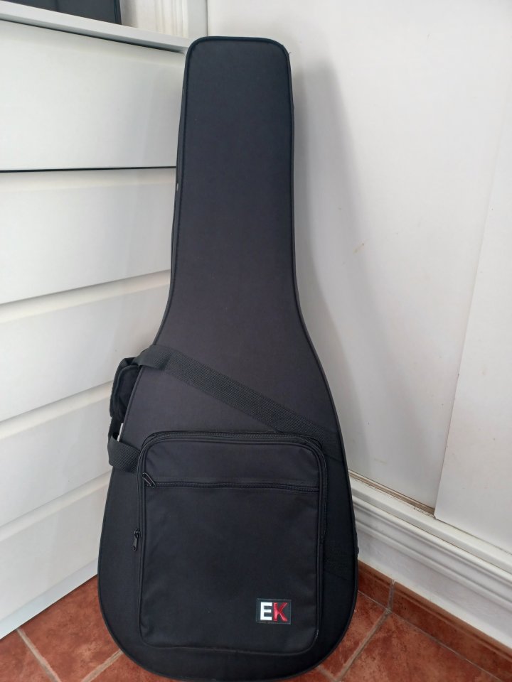 Harley Benton CLG-70ASR CE NAT All Solid Grand Auditorium Con Funda Rigido de segunda mano · Foto 9 de 10 · Málaga · 375 €
