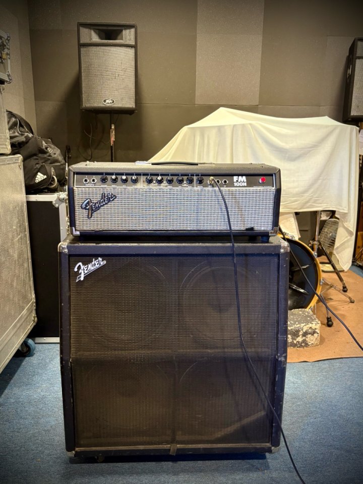 Fender FM100H + pantalla Fender 4x12 de segunda mano · Foto 1 de 9 · Ciudad Real · 200 €