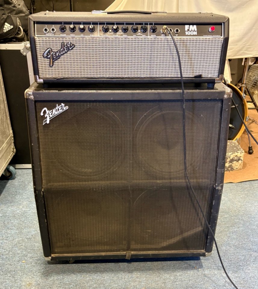 Fender FM100H + pantalla Fender 4x12 de segunda mano · Foto 2 de 9 · Ciudad Real · 200 €