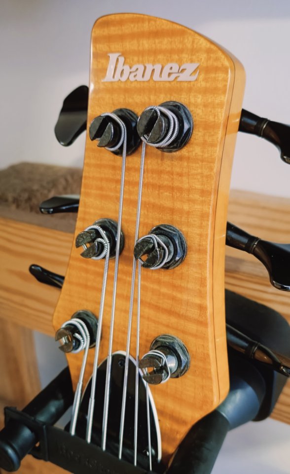 Bajo Ibanez GVB36 Gérald Veasley de segunda mano · Foto 3 de 9 · Bizkaia · 1190 €