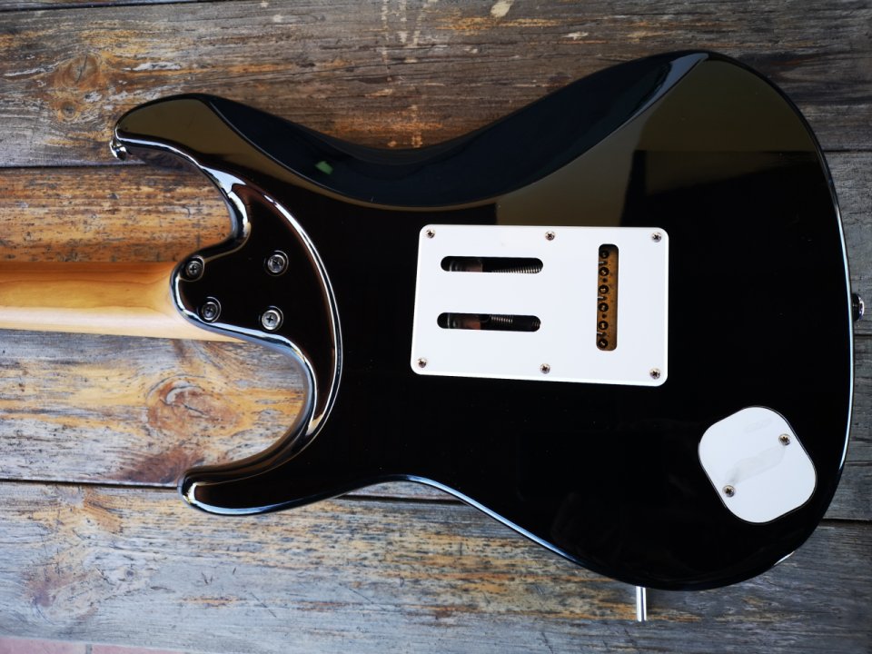Ibanez AZ2204N-BK Prestige Black de segunda mano · Foto 4 de 10 · Huelva · 1399 €