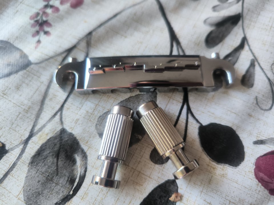 REBAJADO Pastilla, electrónica y puente para SG/Les Paul Junior de segunda mano · Foto 3 de 3 · Murcia · 24 €