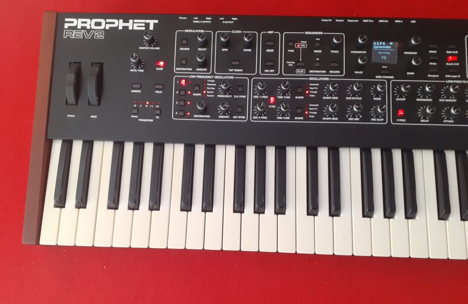 Dave Smith Instruments Prophet Rev2 8 Voice de segunda mano · Foto 2 de 5 · Girona · 1890 €