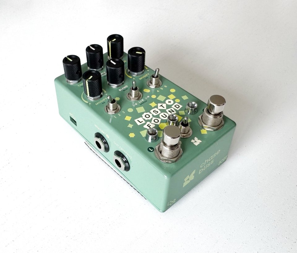Chase Bliss Lost+Found x Hologram Chroma Console de segunda mano · Foto 1 de 3 · Badajoz