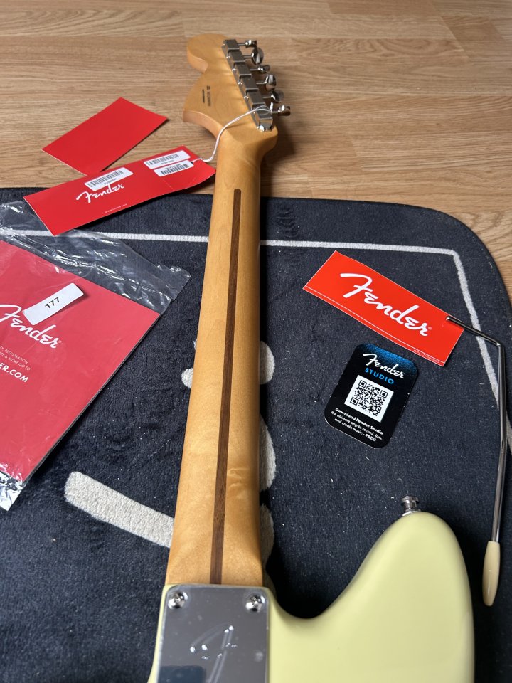 Fender Jaguar Player II ((Nueva))