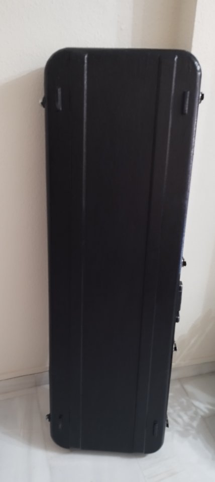 Estuche bajo eléctrico -no envío de segunda mano · Foto 3 de 4 · Badajoz · 40 €